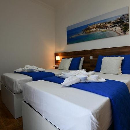 A Bed Of Roses Apartamento Marsalforn Exterior foto
