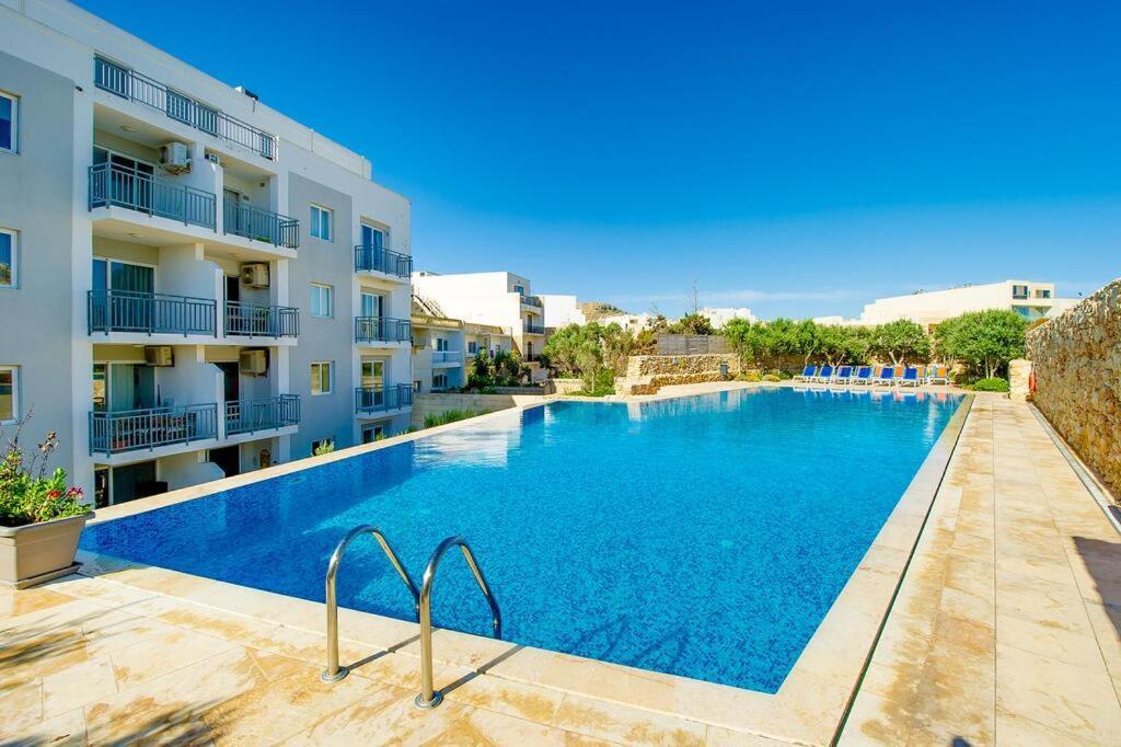 A Bed Of Roses Apartamento Marsalforn Exterior foto