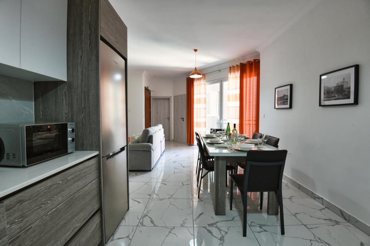 A Bed Of Roses Apartamento Marsalforn Exterior foto
