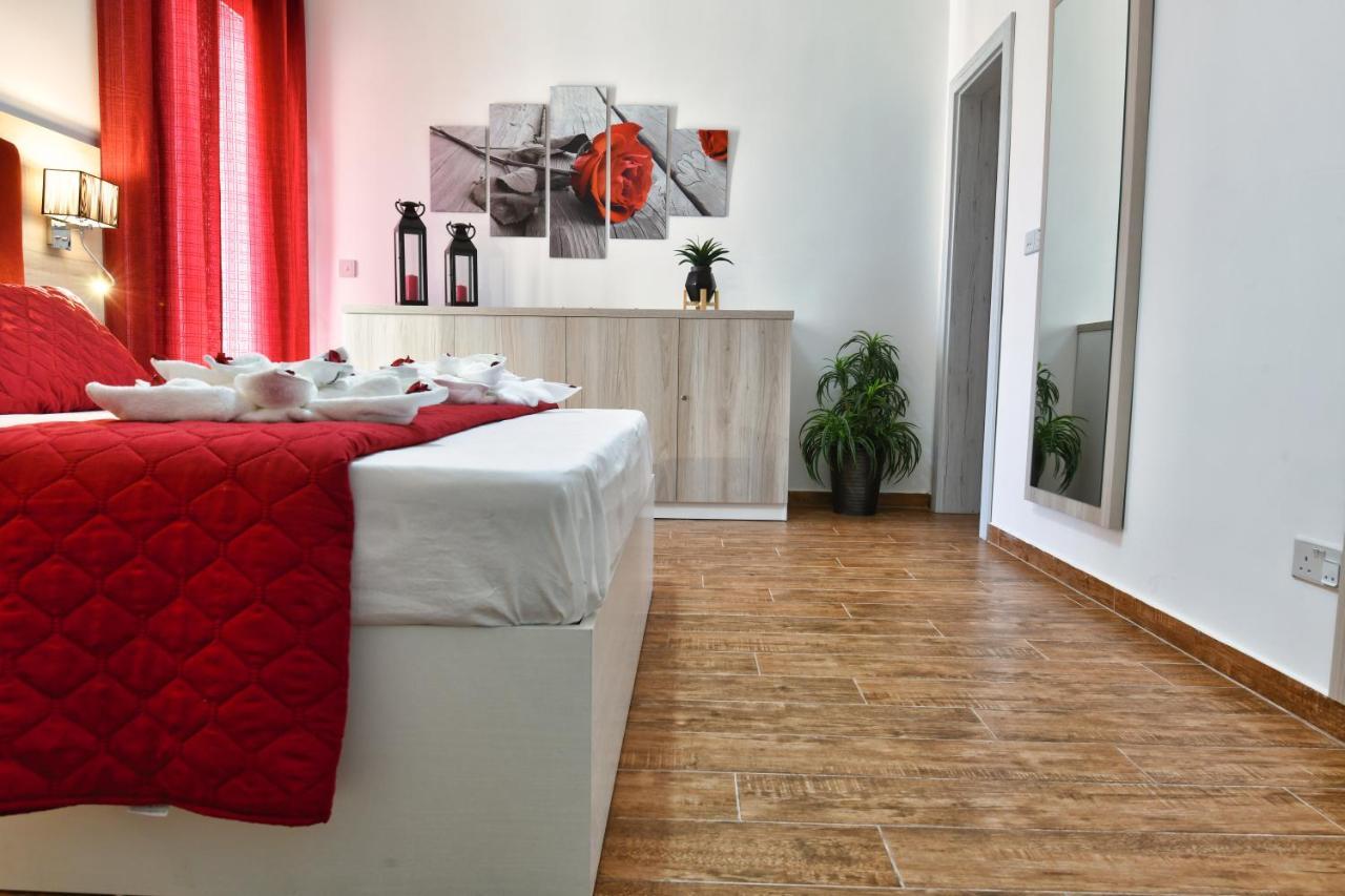 A Bed Of Roses Apartamento Marsalforn Exterior foto