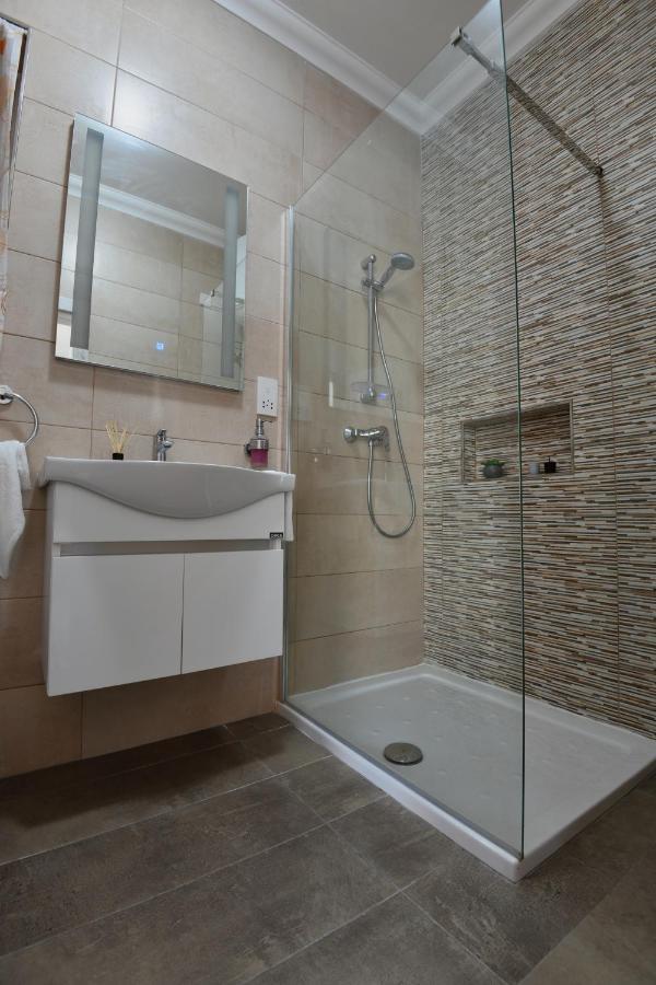 A Bed Of Roses Apartamento Marsalforn Exterior foto