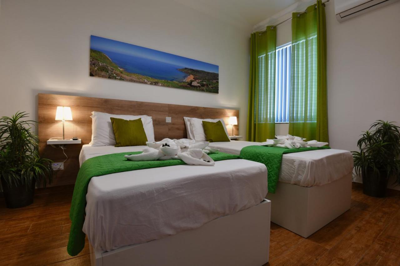 A Bed Of Roses Apartamento Marsalforn Exterior foto