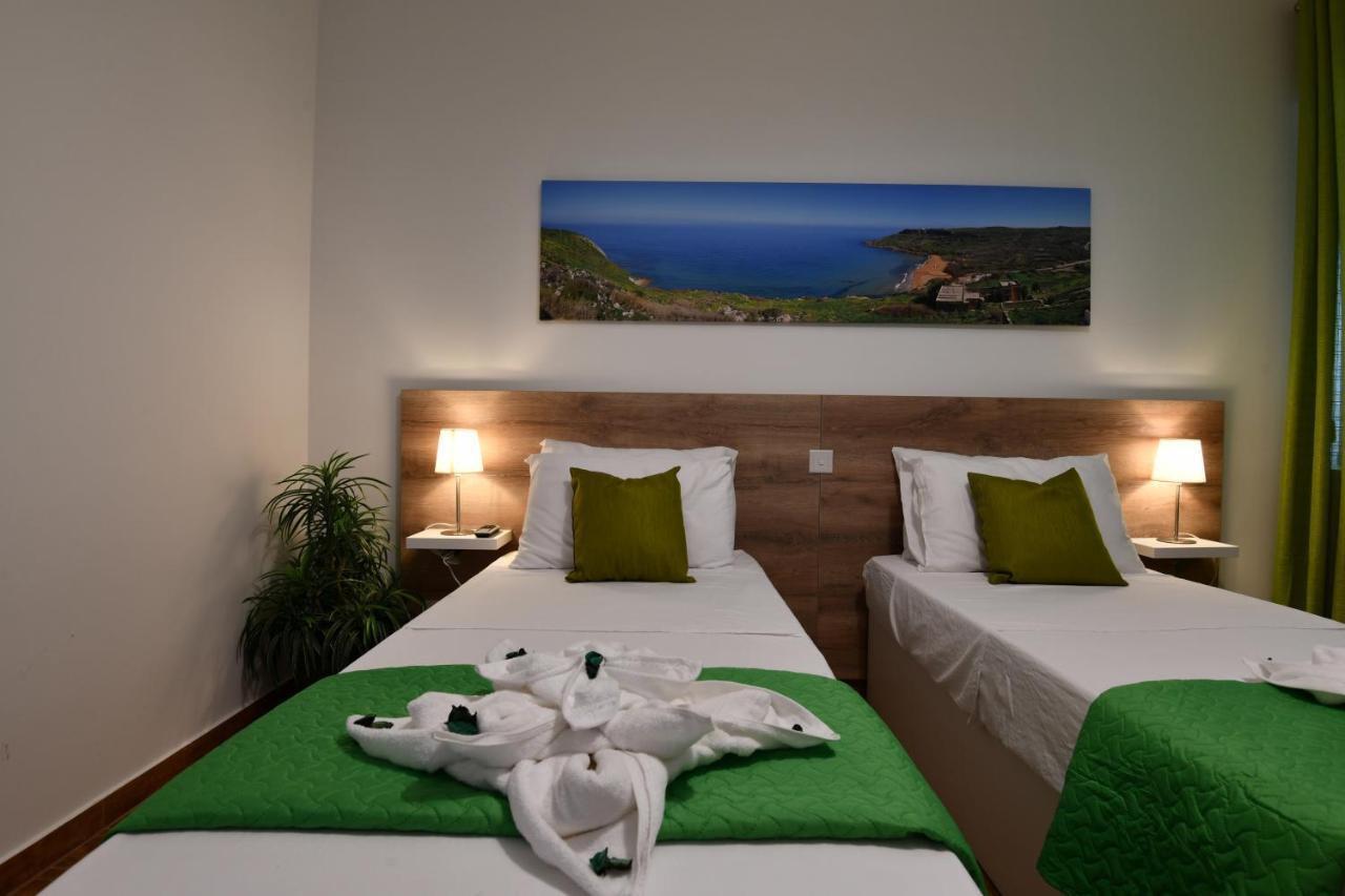 A Bed Of Roses Apartamento Marsalforn Exterior foto
