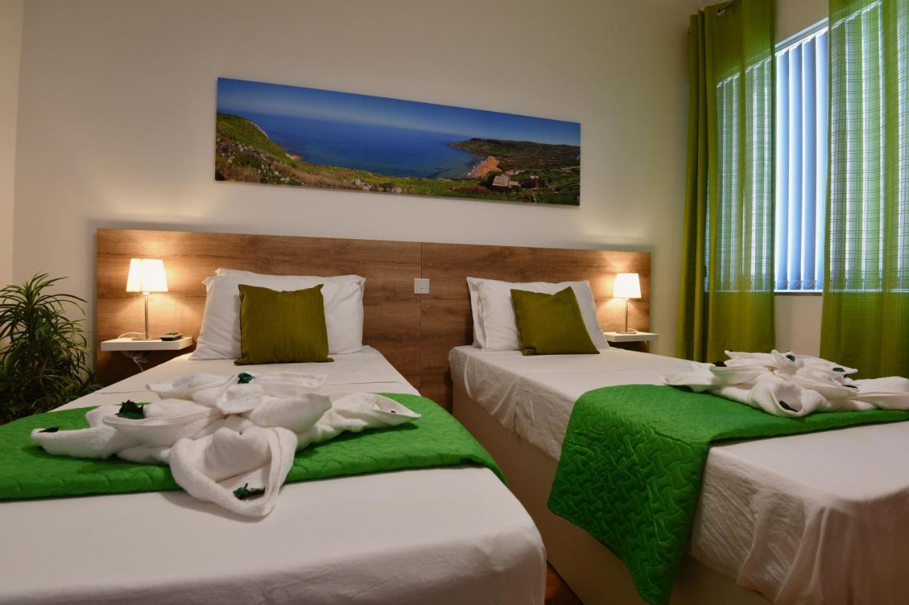 A Bed Of Roses Apartamento Marsalforn Exterior foto