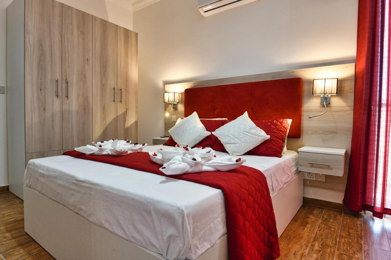 A Bed Of Roses Apartamento Marsalforn Exterior foto