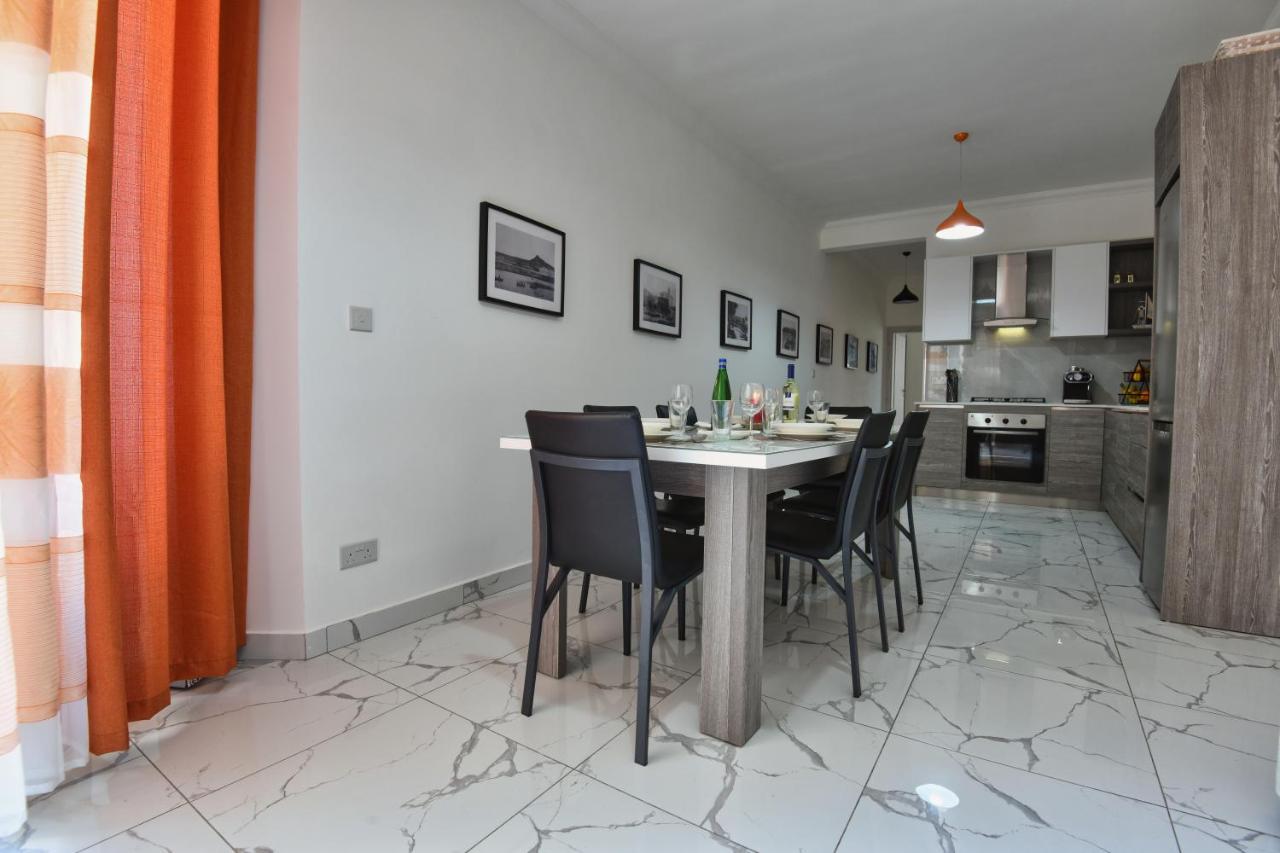 A Bed Of Roses Apartamento Marsalforn Exterior foto