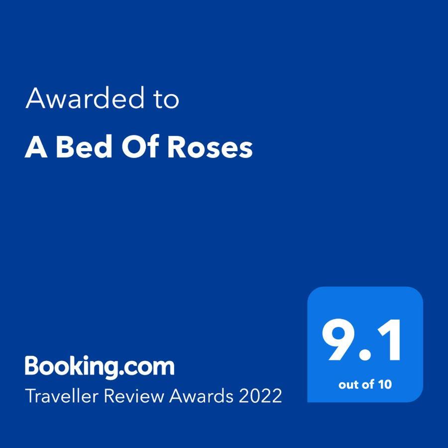 A Bed Of Roses Apartamento Marsalforn Exterior foto